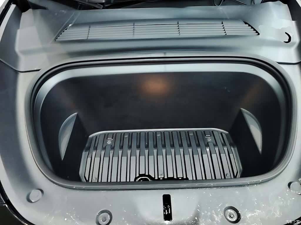 Tesla Model Y, 2023 20