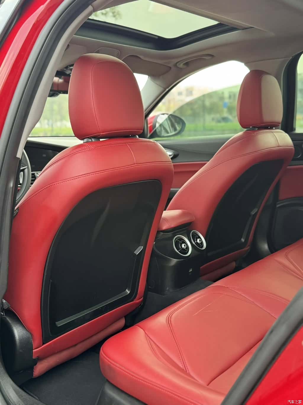 Alfa Romeo Giulia, 2017 13