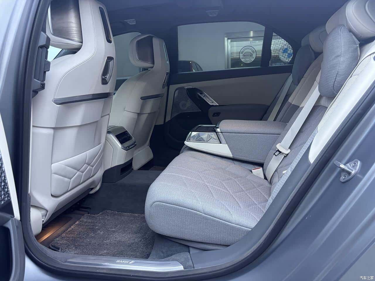 BMW i7, 2024 10