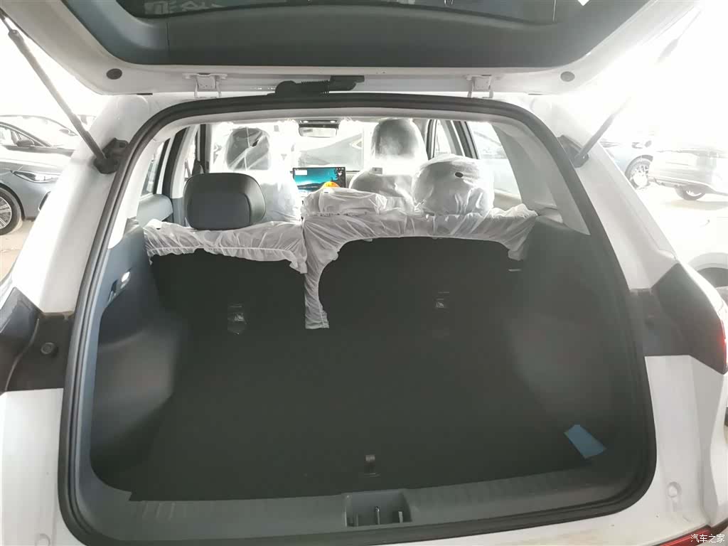 Geely Galaxy E5, 2026 19