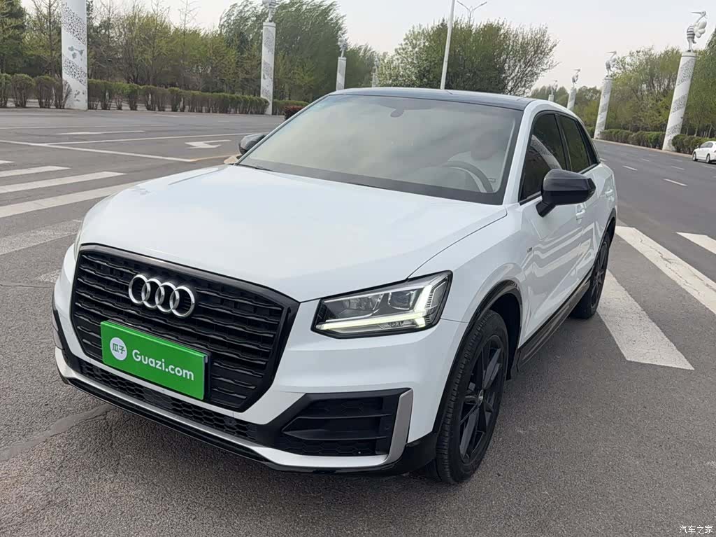 Audi Q2L, 2019 1