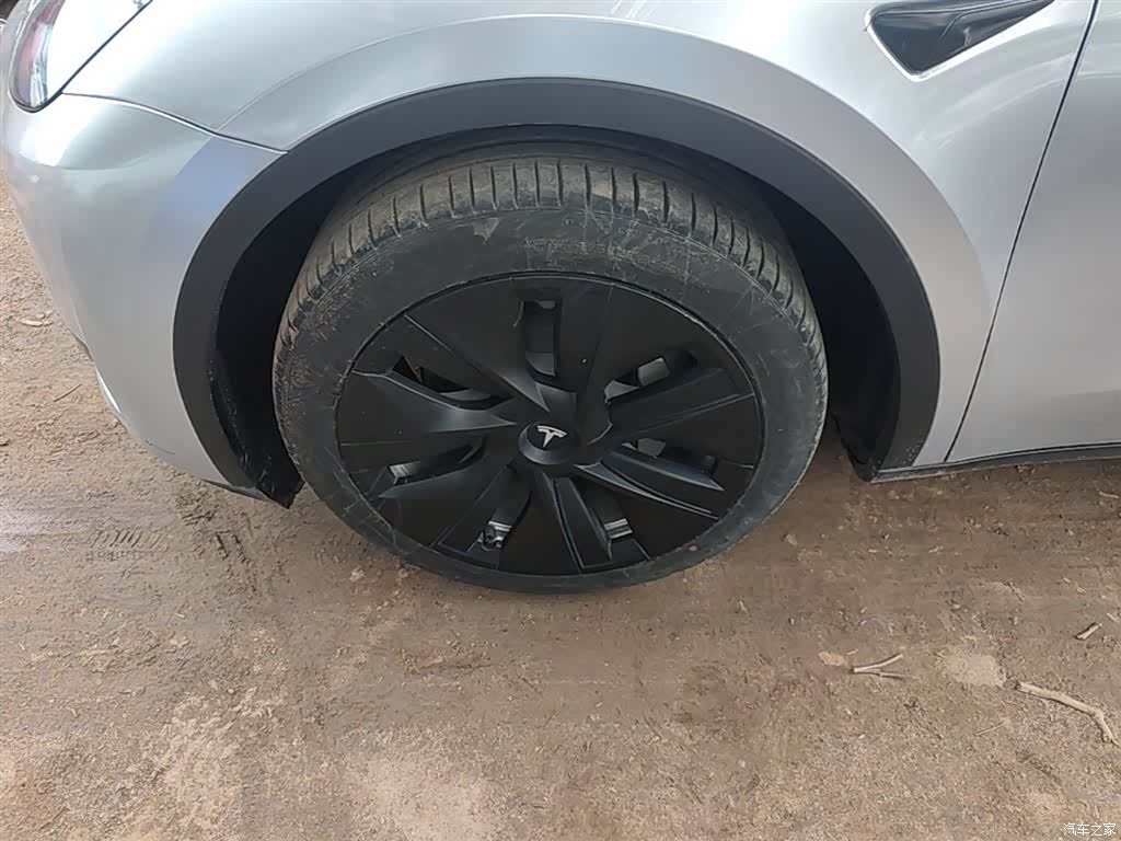 Tesla Model Y, 2023 23