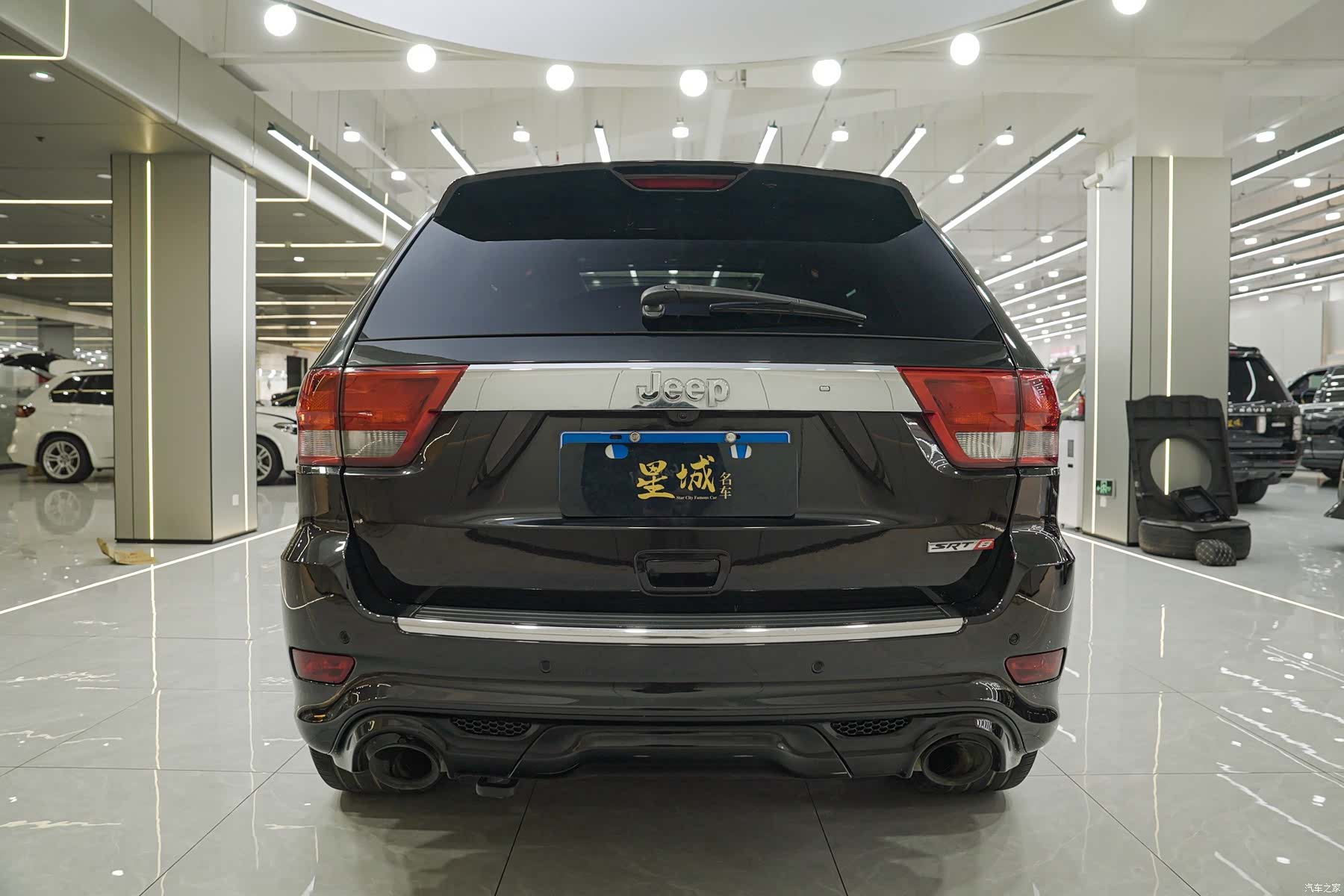 SRT Grand Cherokee, 2012 все фото