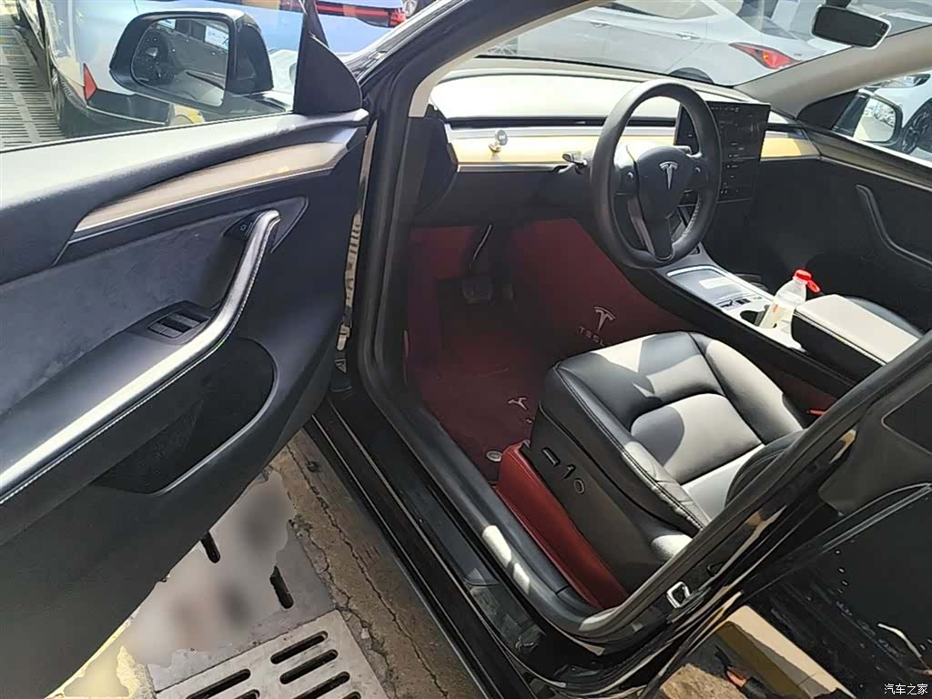Tesla Model Y, 2023 16