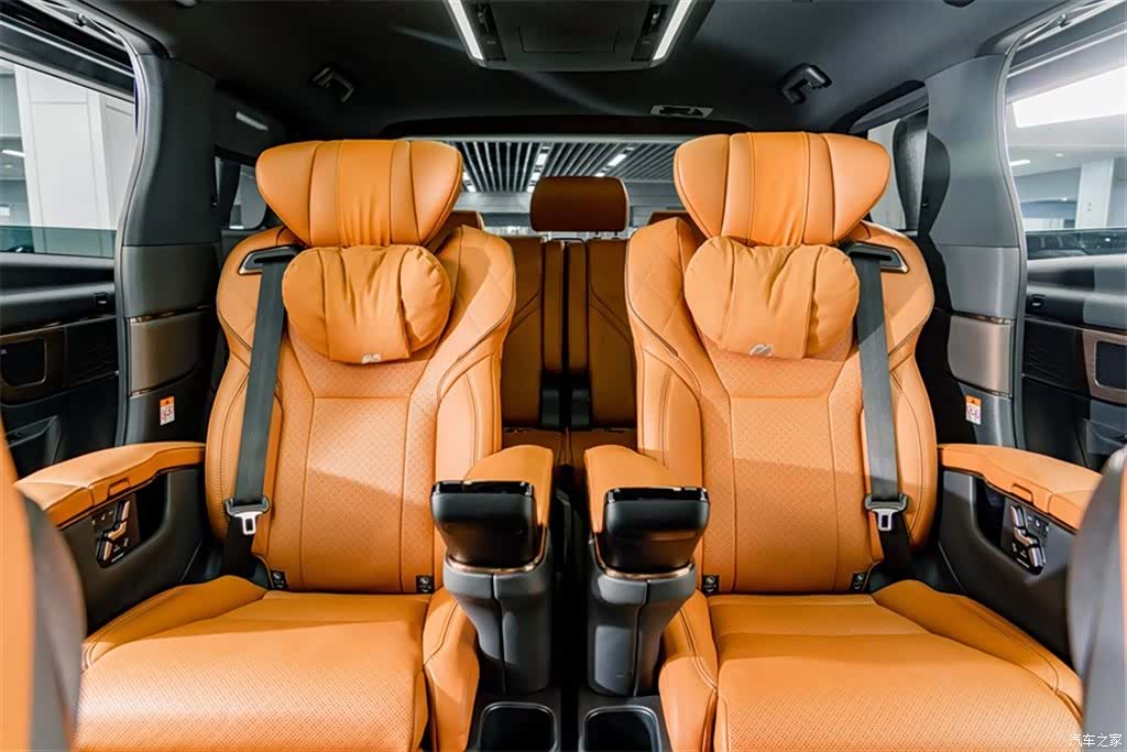 Toyota Alphard, 2025 33