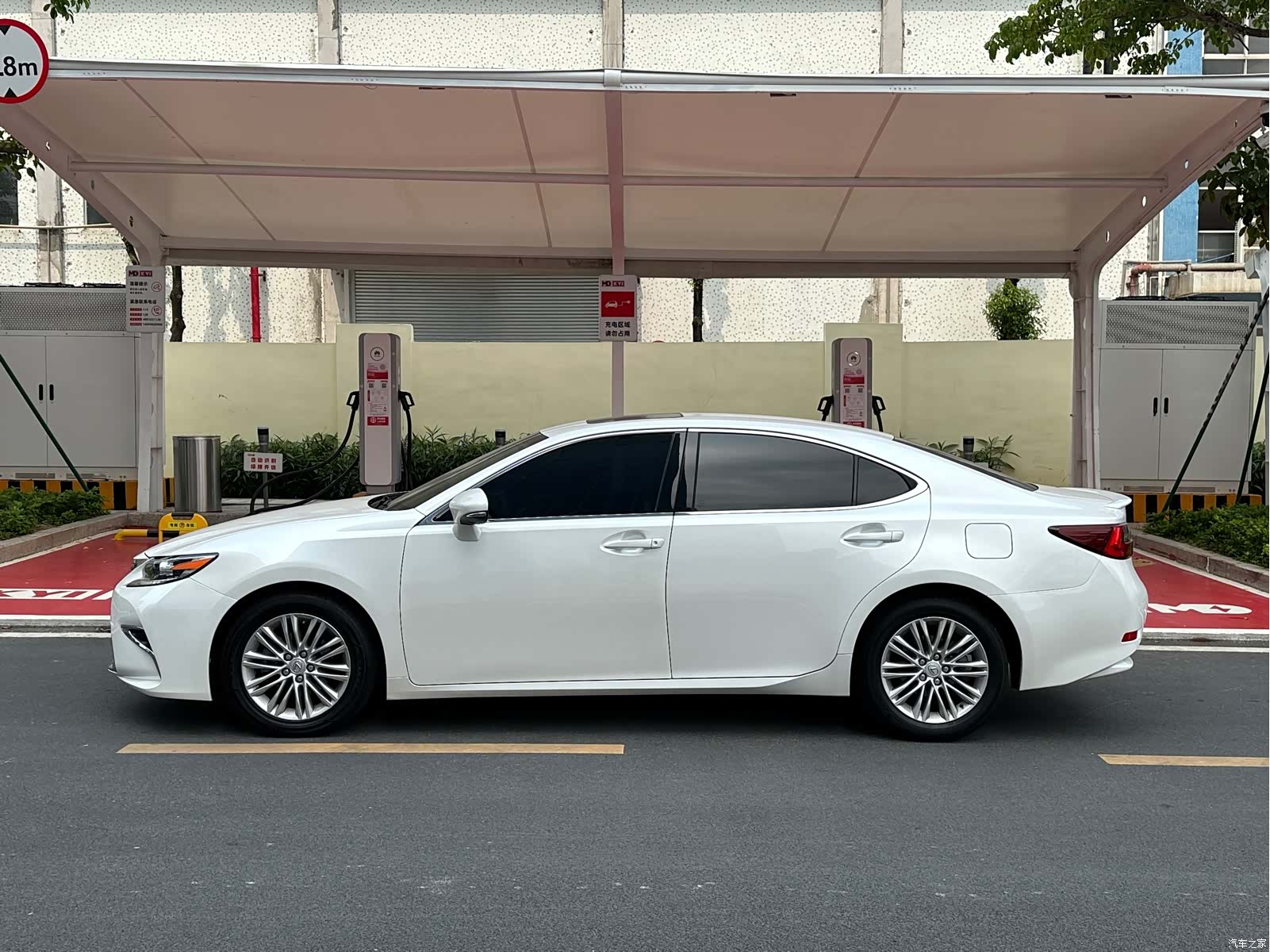 Lexus ES, 2015 все фото