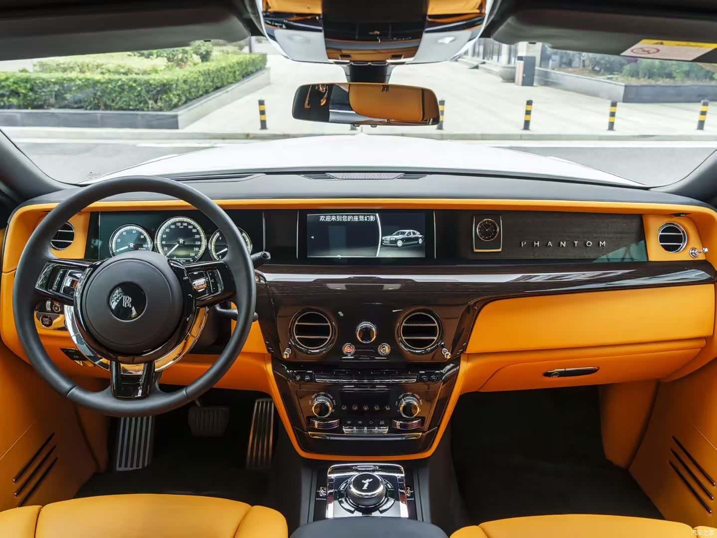 Rolls-Royce Phantom, 2022 все фото