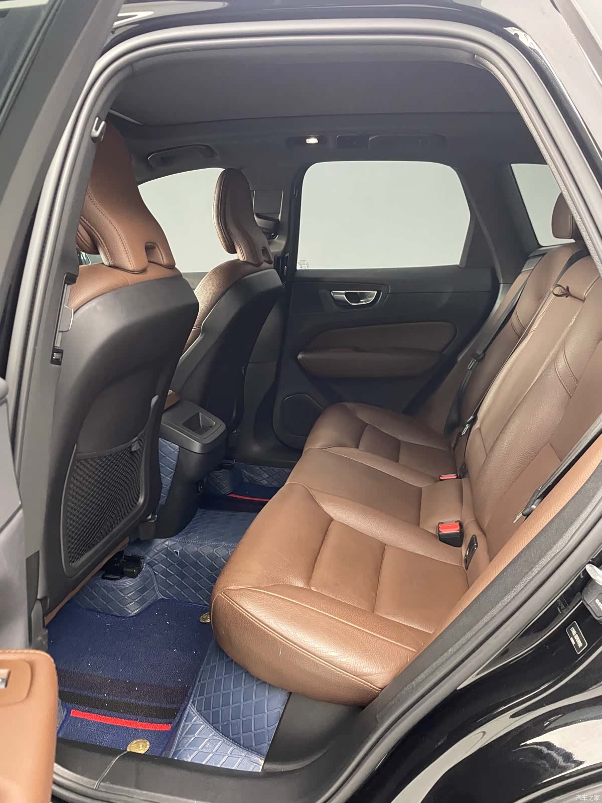 Volvo XC60, 2023 все фото