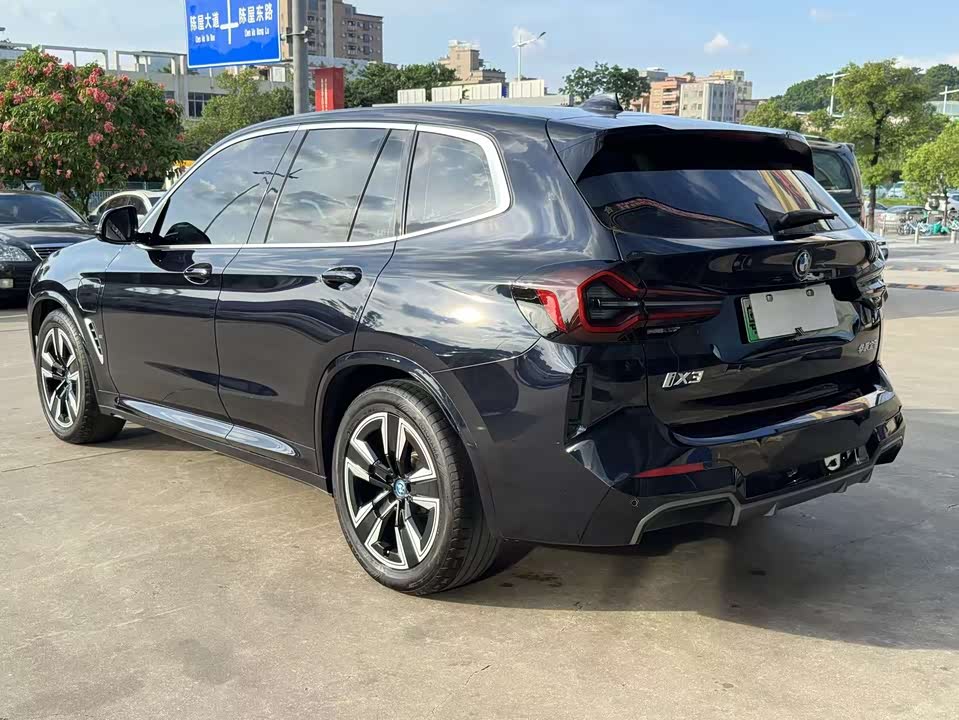 BMW iX3