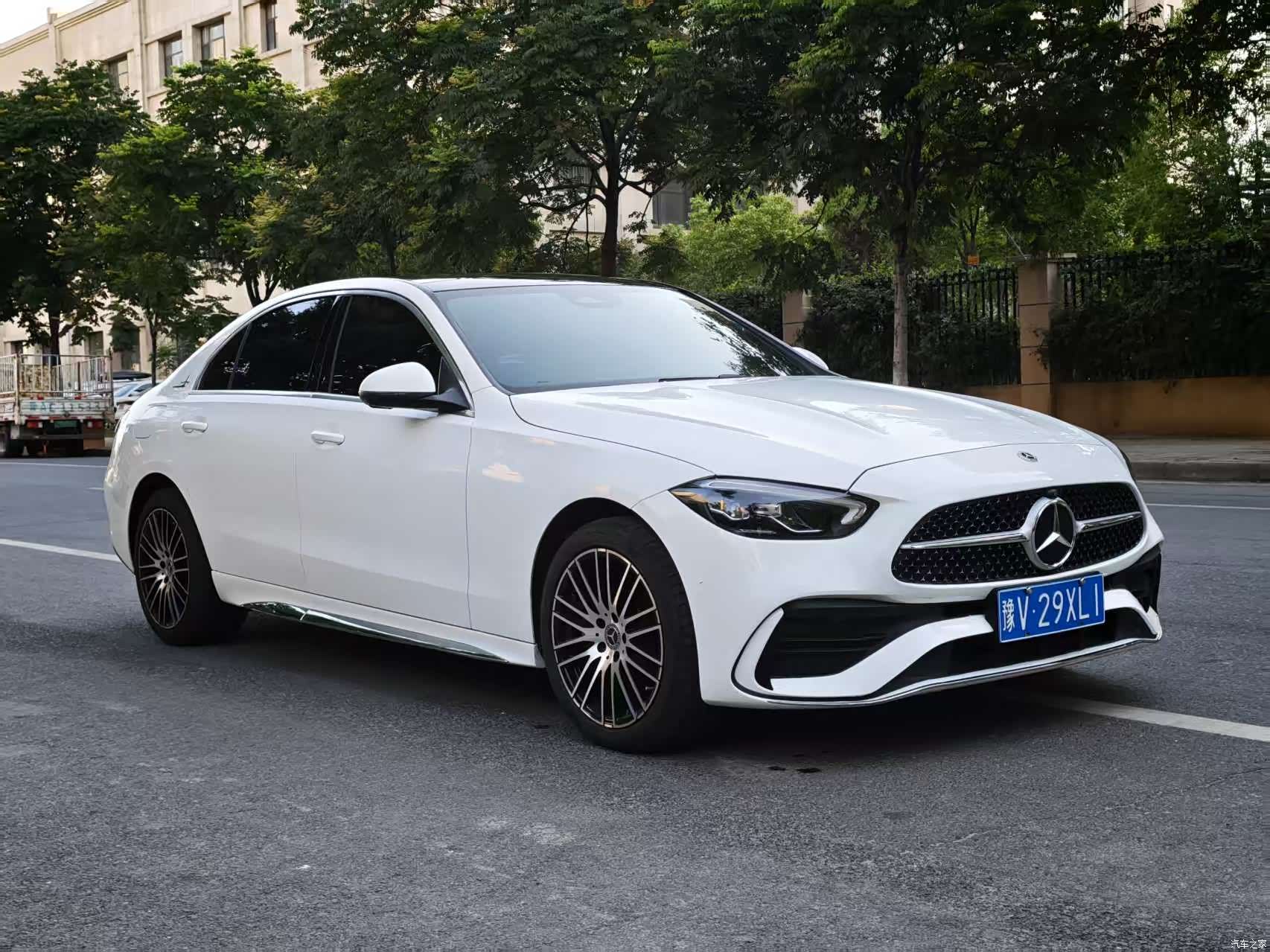 Mercedes-Benz C-Class, 2025 1