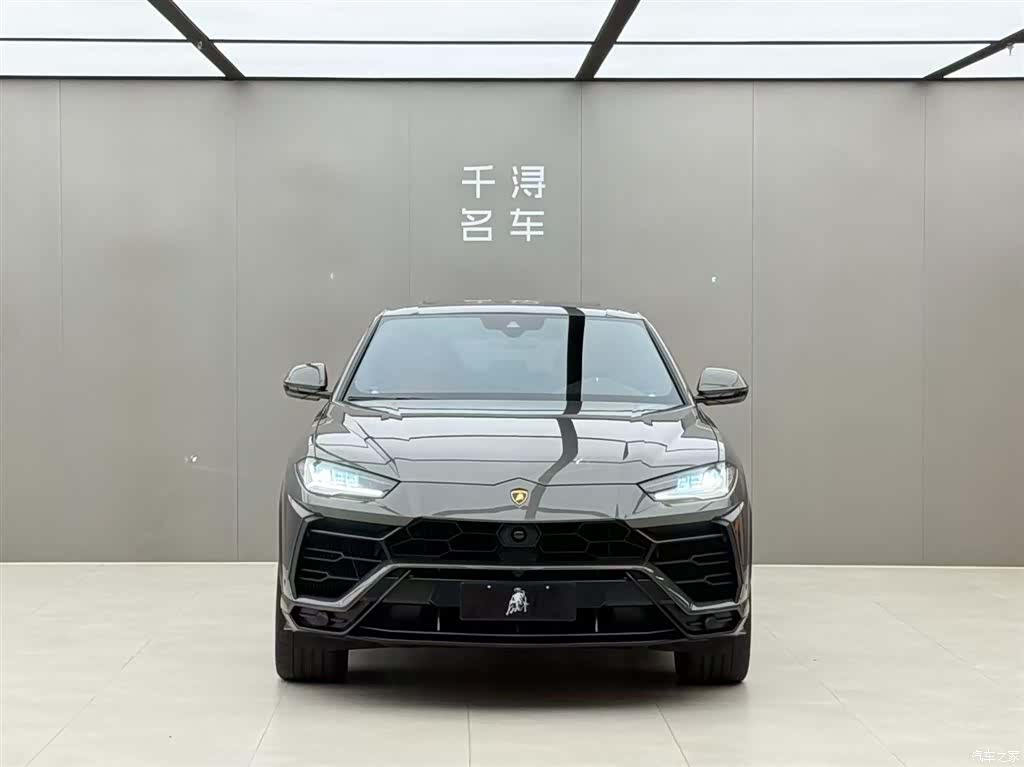 Lamborghini Urus, 2022 2