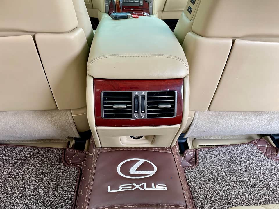 Lexus LS