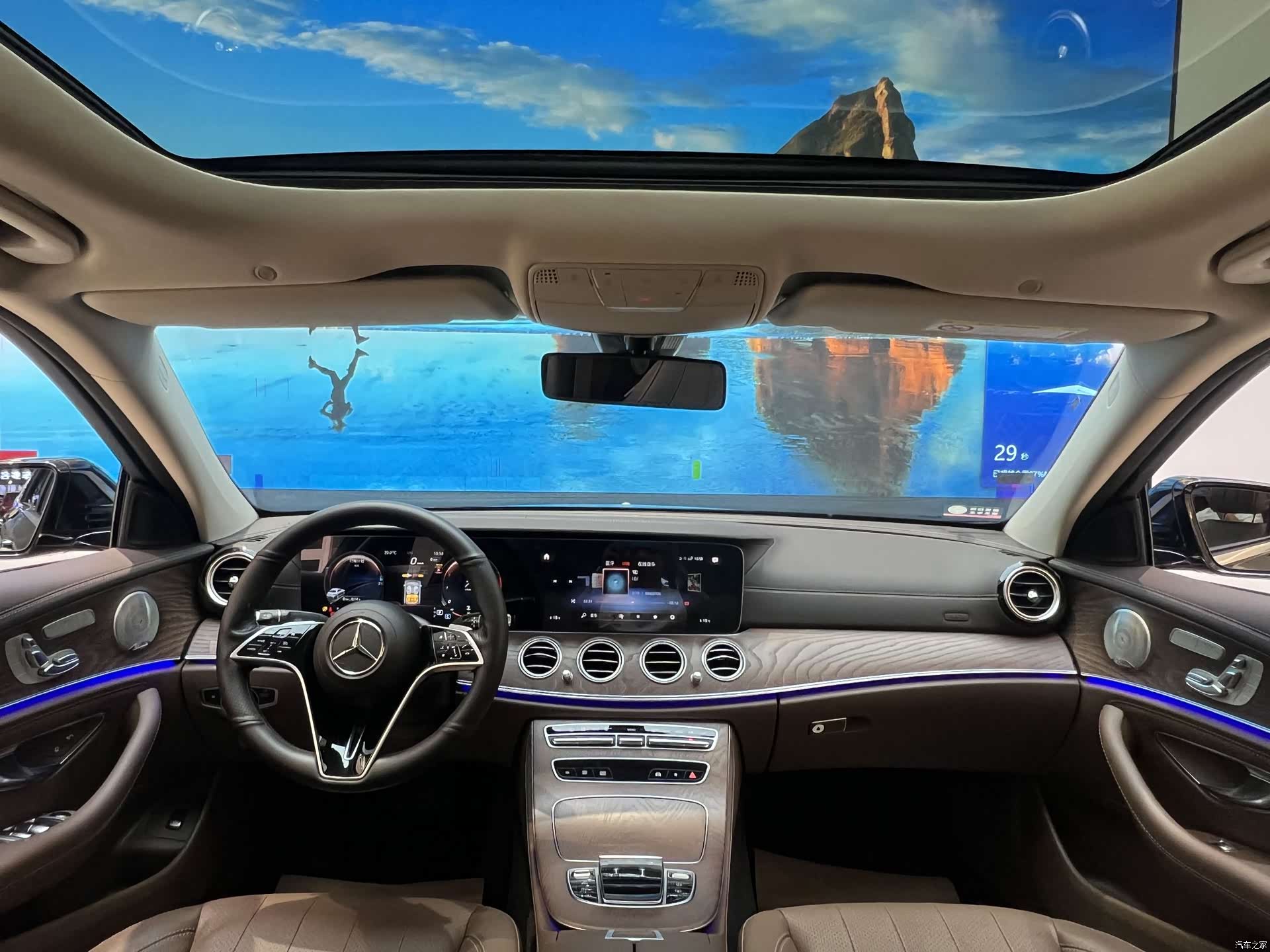 Mercedes-Benz E-Class, 2023 14