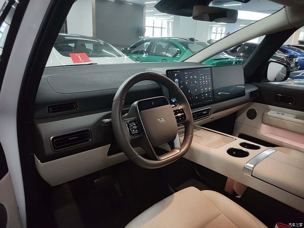Li Auto MEGA, 2024 6