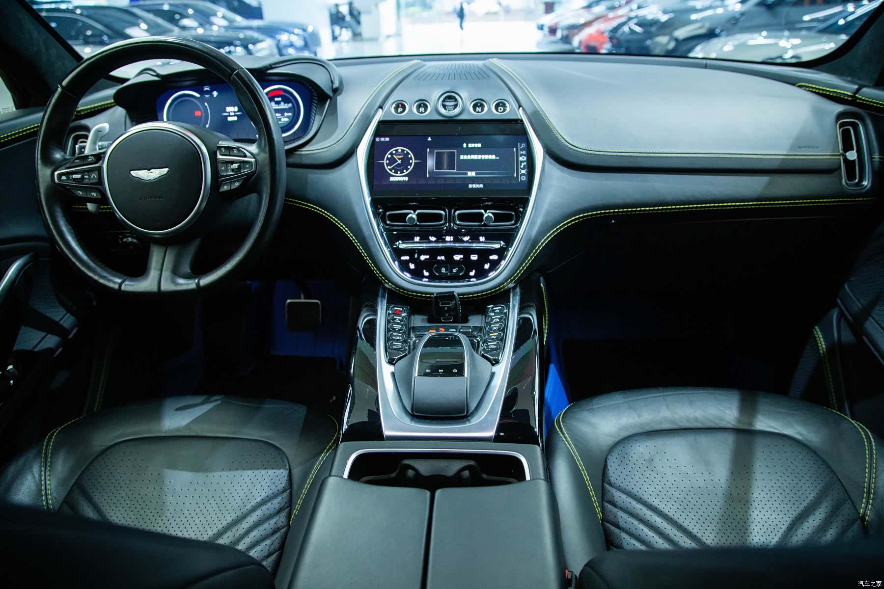 Aston Martin DBX, 2022 все фото