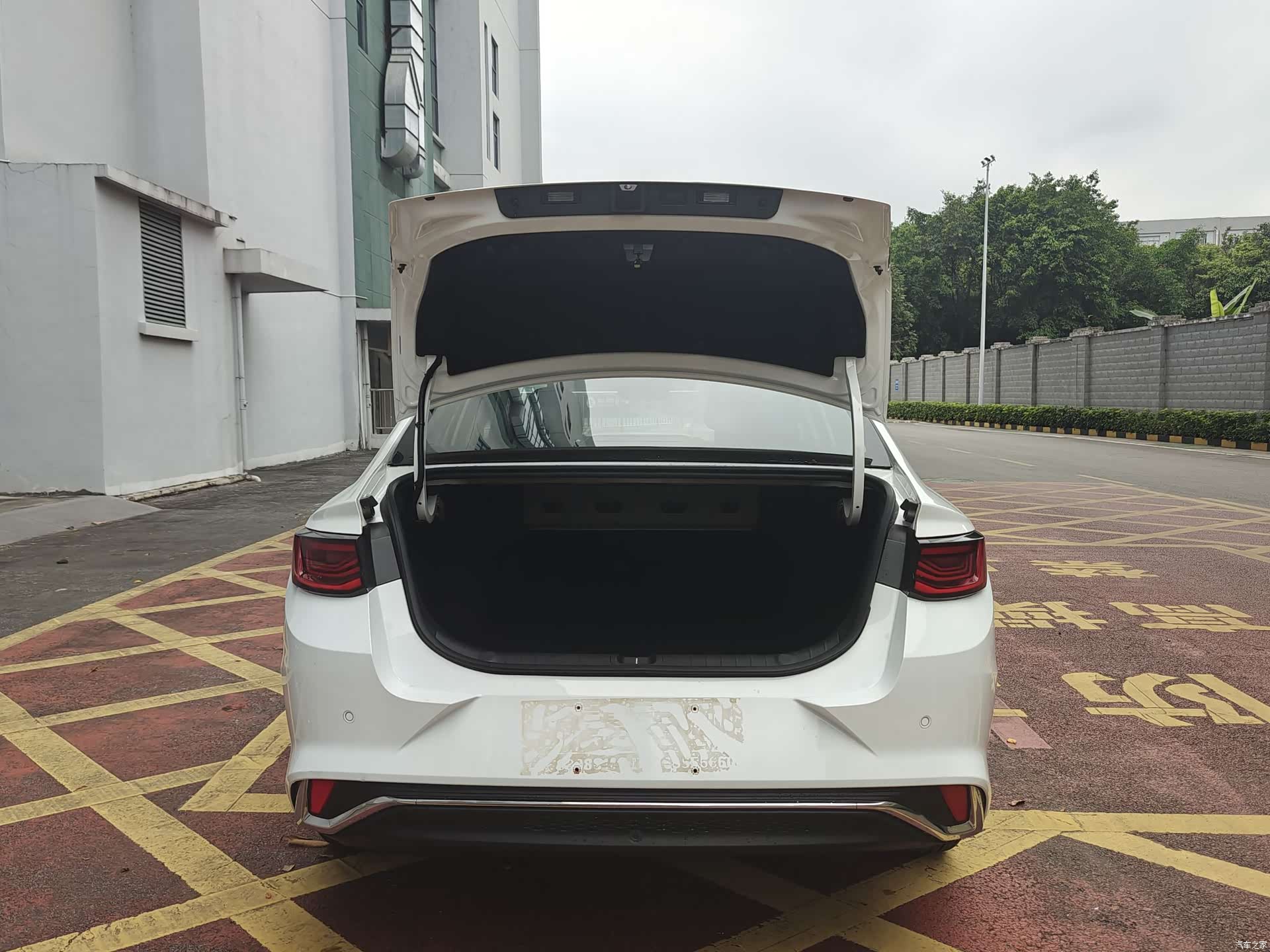 Geely Emgrand, 2022 18