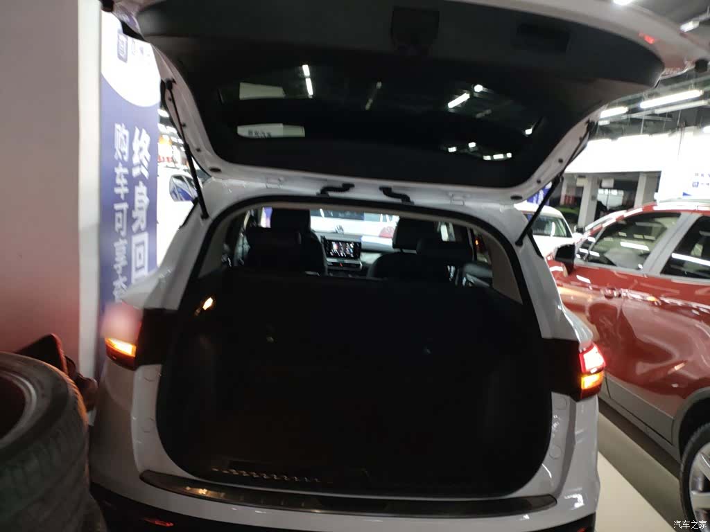 Geely Coolray, 2025 19