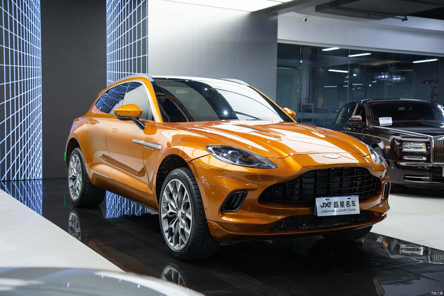 Aston Martin DBX, 2022 3