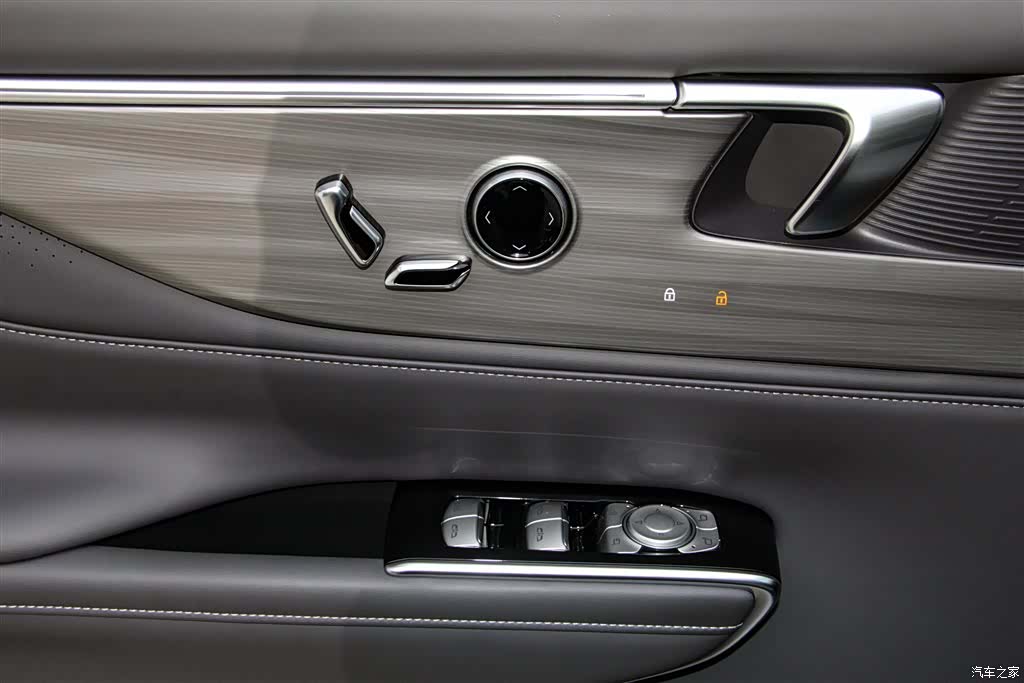 Buick GL8, 2025 28