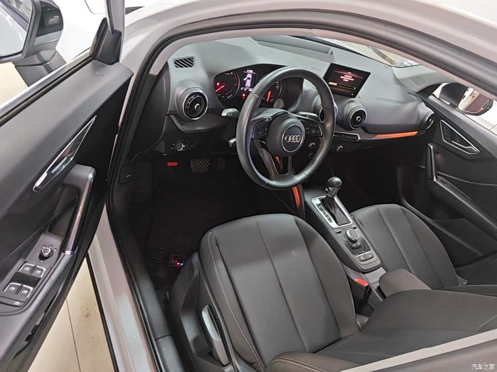 Audi Q2L, 2020 12