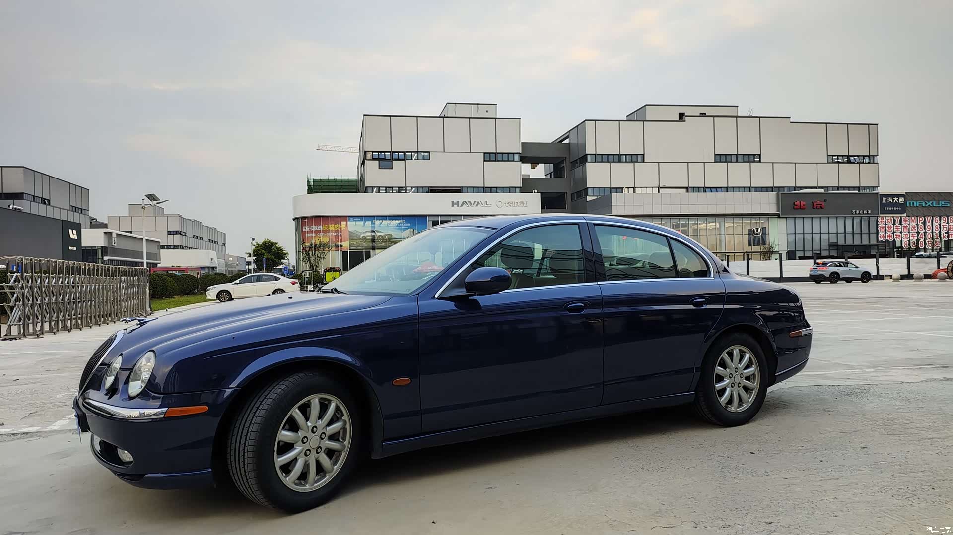 Jaguar S-TYPE, 2004 3
