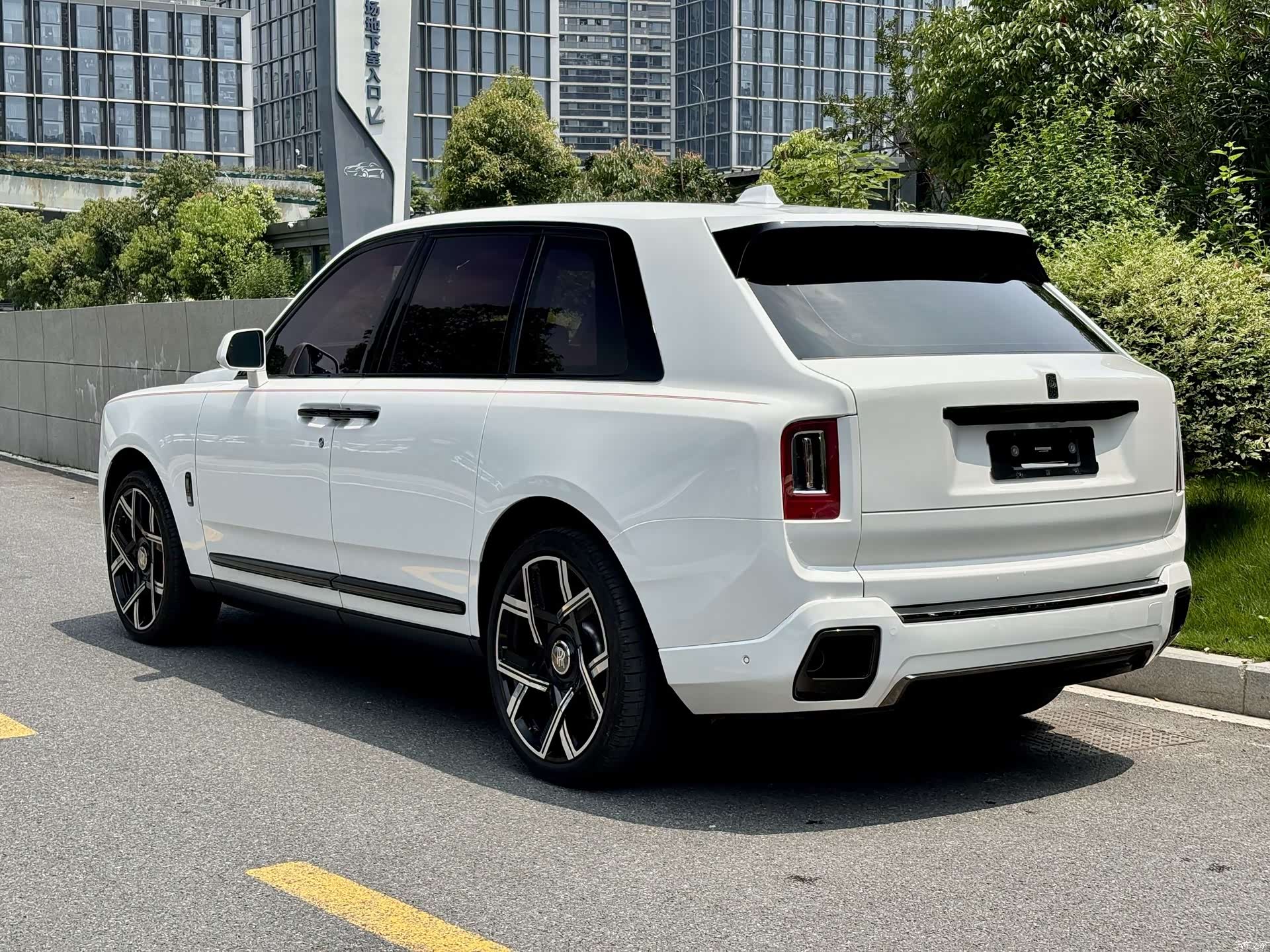 Rolls-Royce Cullinan, 2022 3
