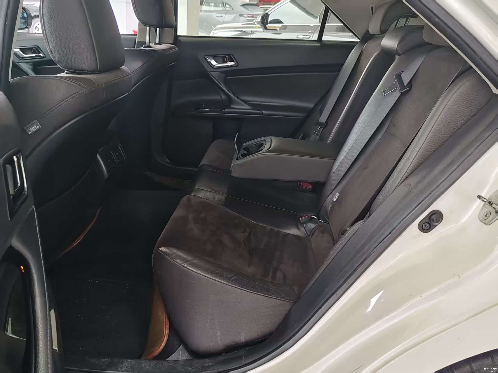 Toyota 2.5V, 2014 9