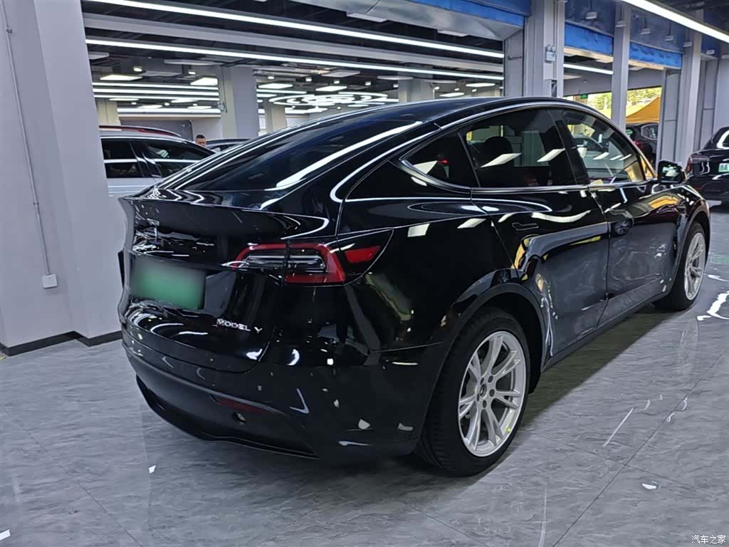 Tesla Model Y, 2023 7