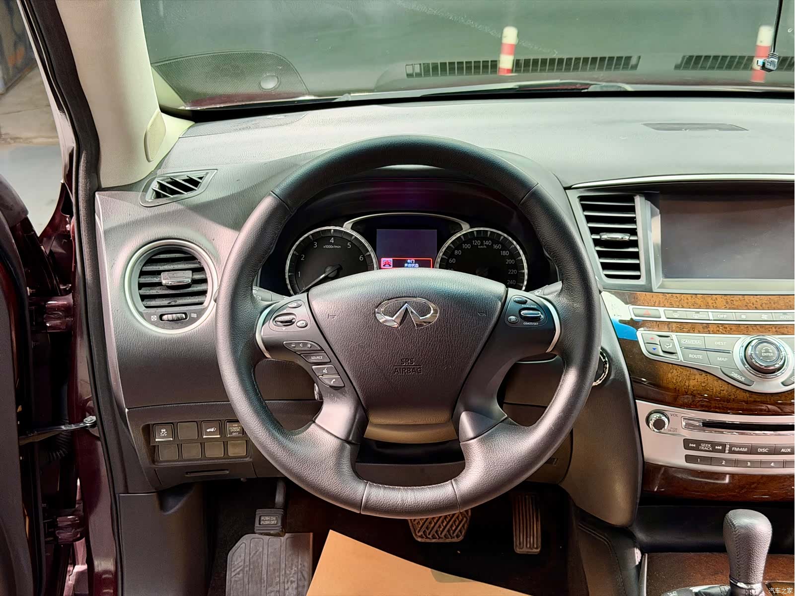Infiniti JX35, 2014 15