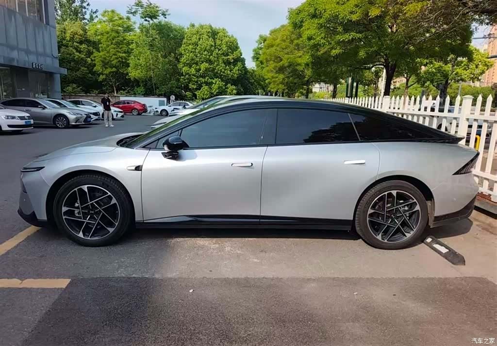 Xpeng P7, 2025 2