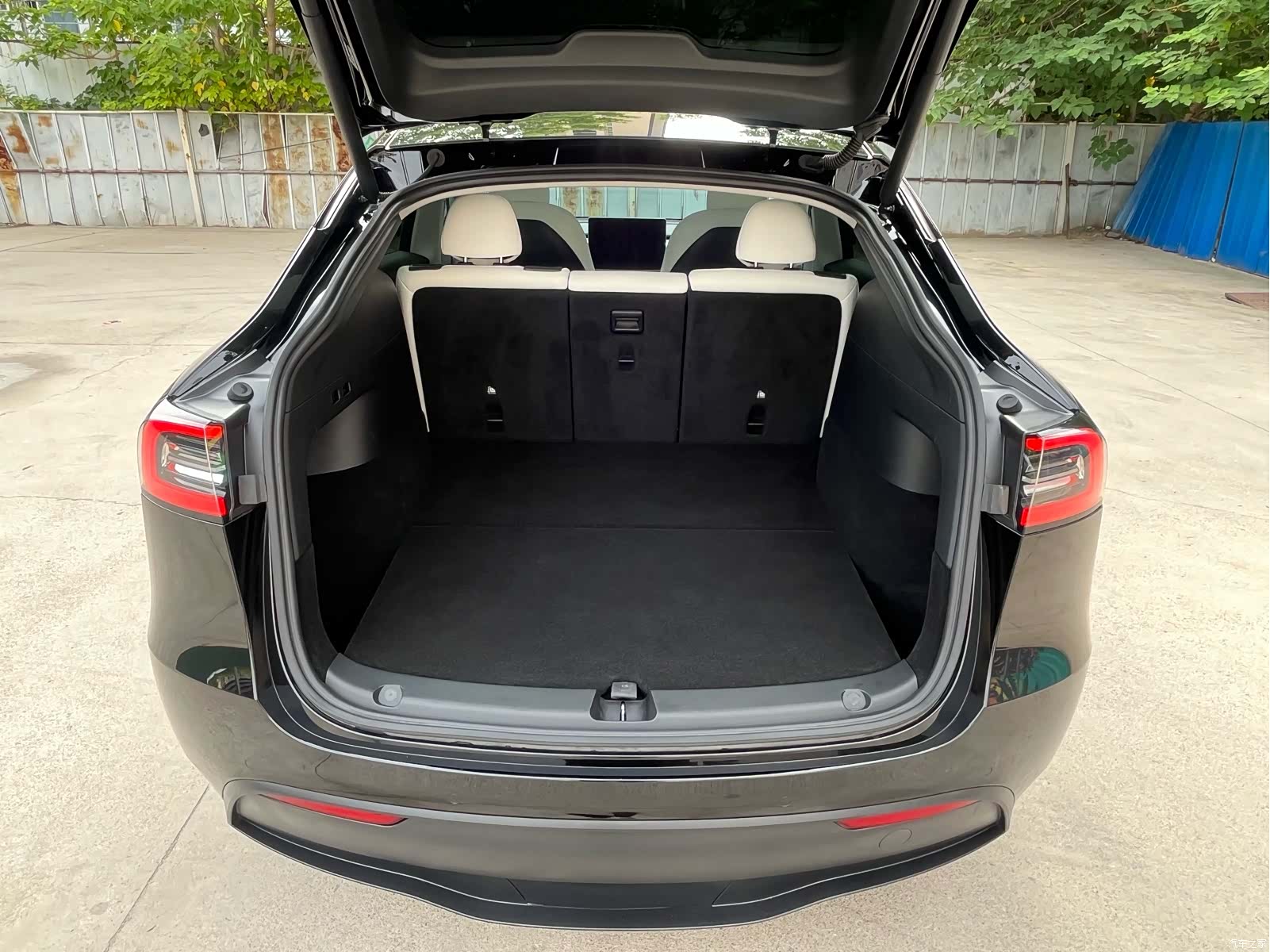 Tesla Model Y, 2022 17