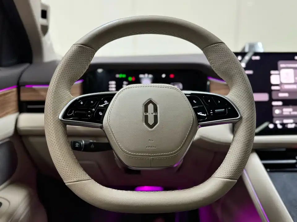 AITO Ask the world M7