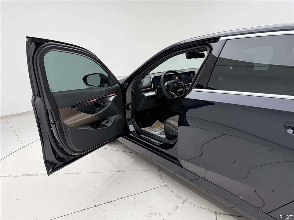 BMW 5 Series, 2025 13
