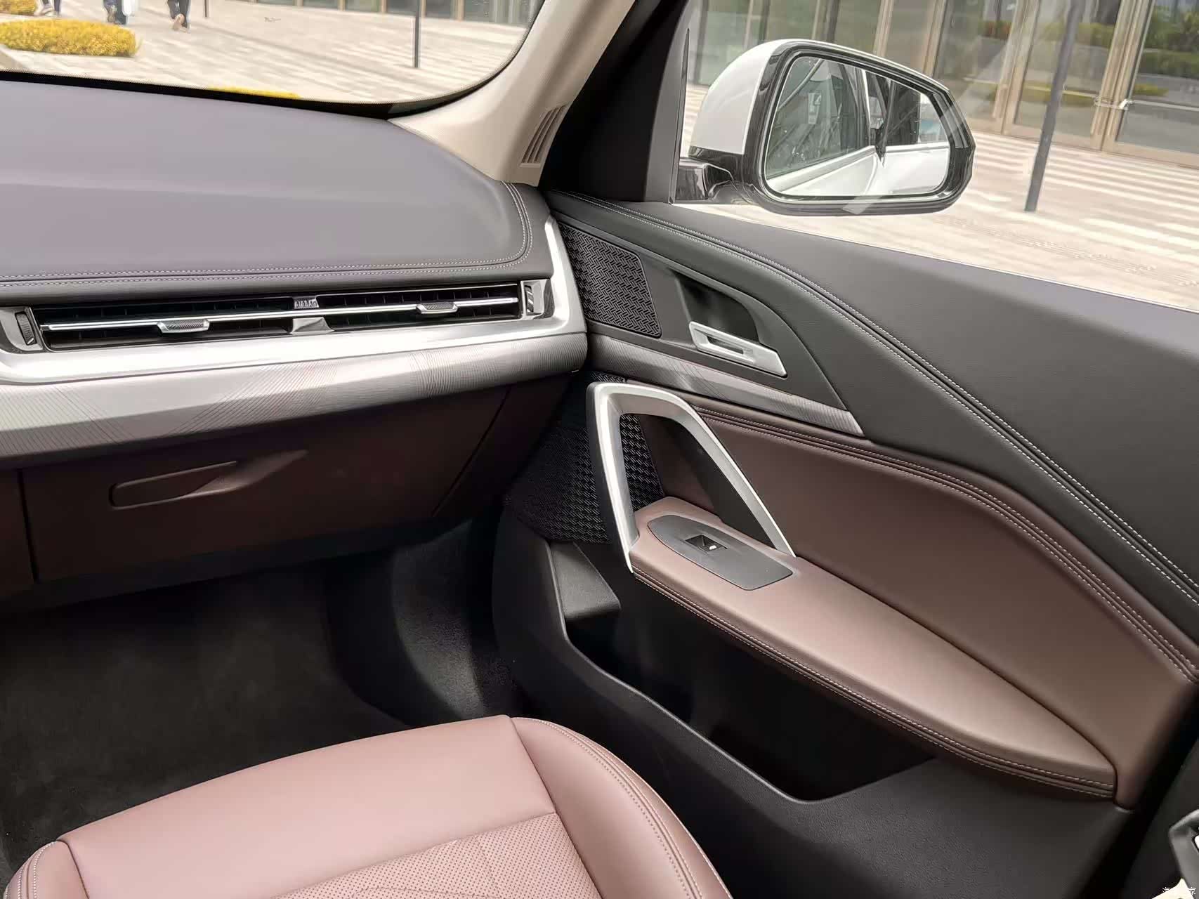 BMW iX1, 2025 17