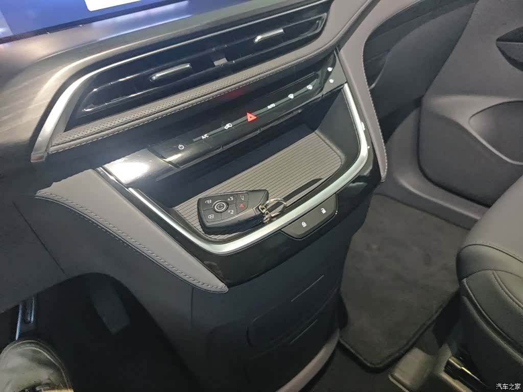 Buick GL8, 2025 9