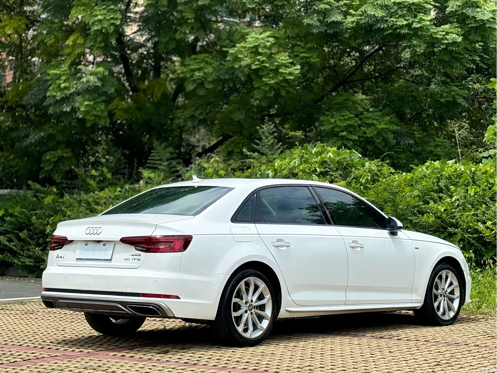 Audi A4L, 2019 7