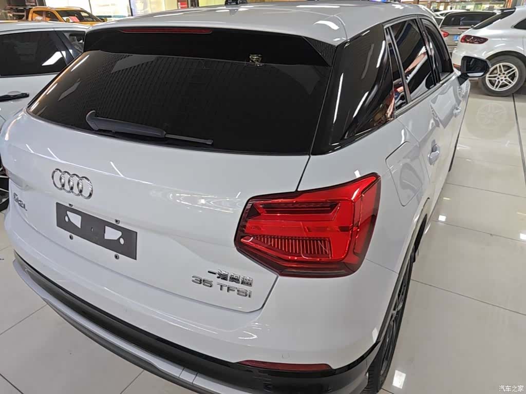 Audi Q2L, 2020 все фото