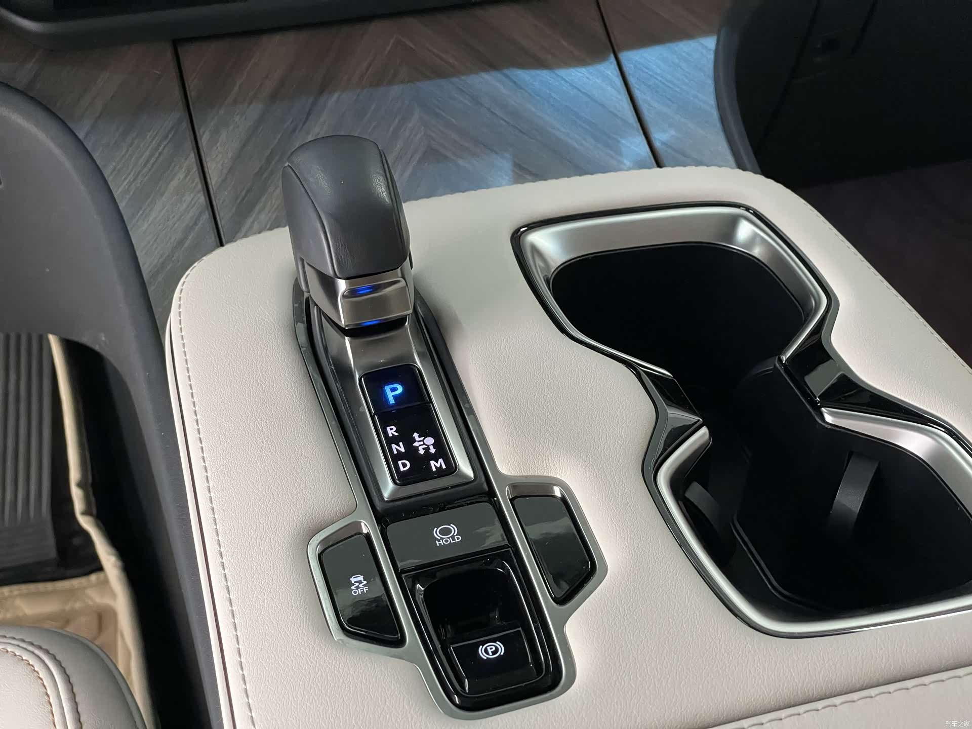 Lexus LM, 2024 6