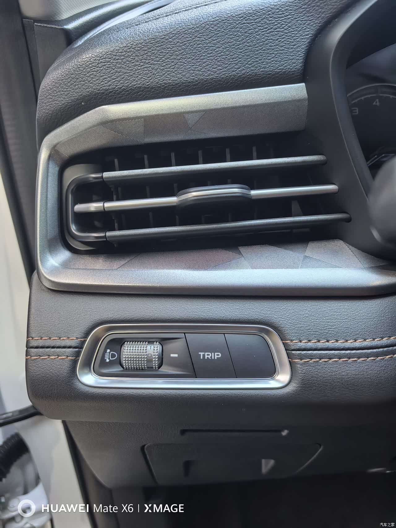 Geely X6, 2022 14