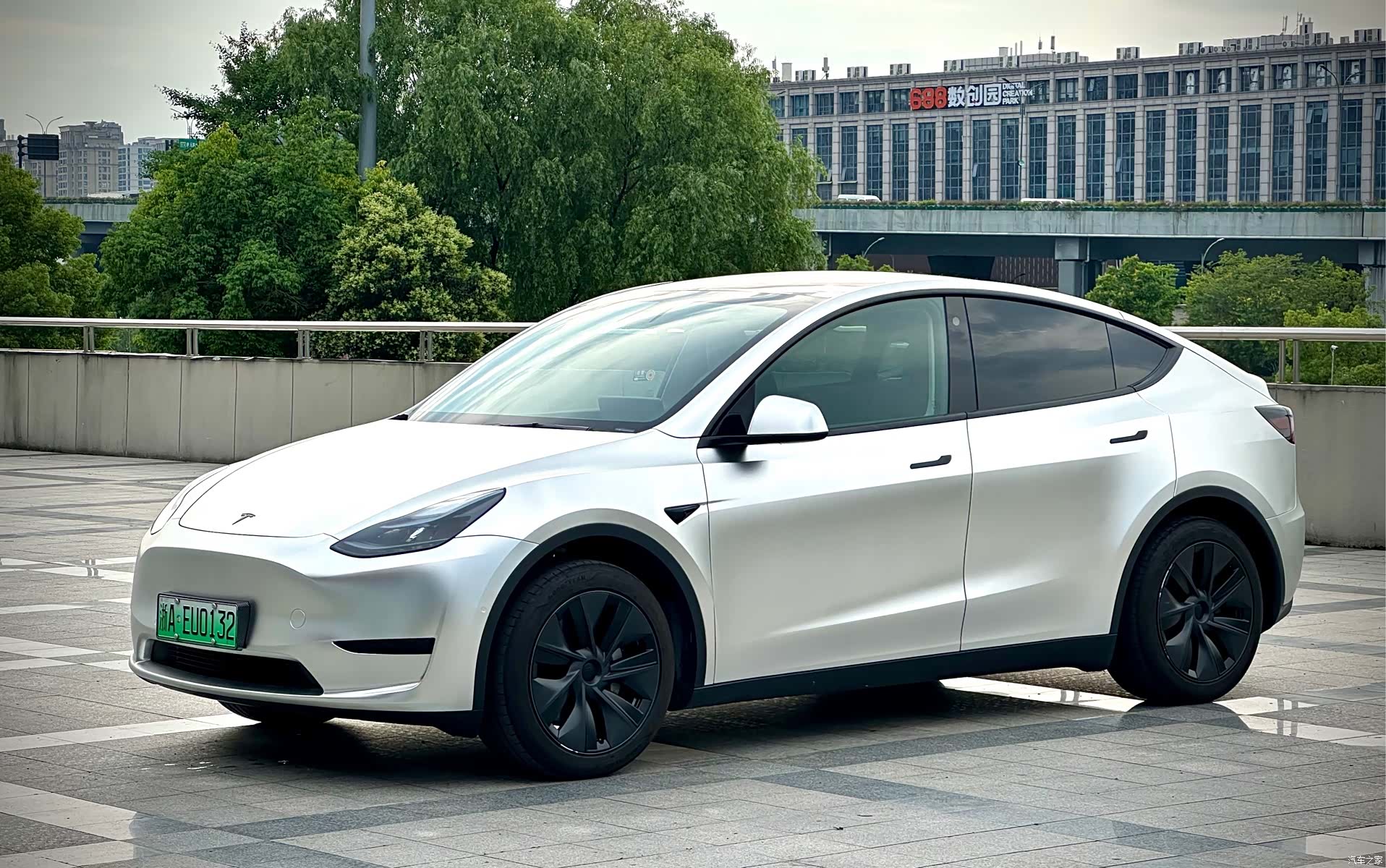 Tesla Model Y, 2023 1