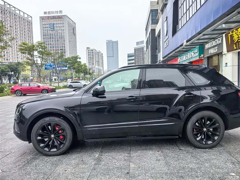 Bentley Bentayga, 2019 9