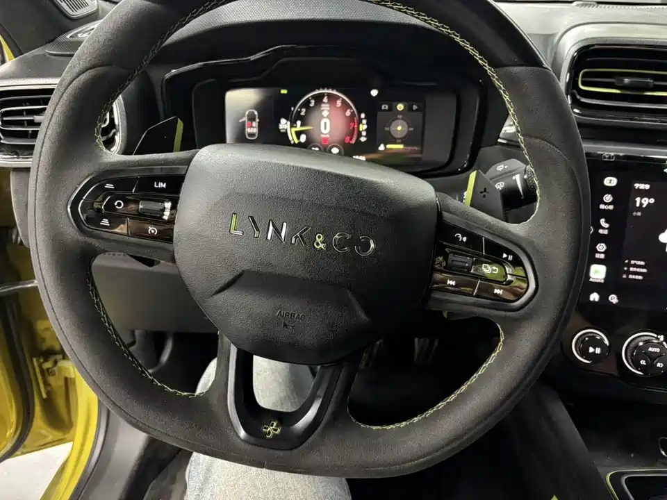 Lynk & Co 03