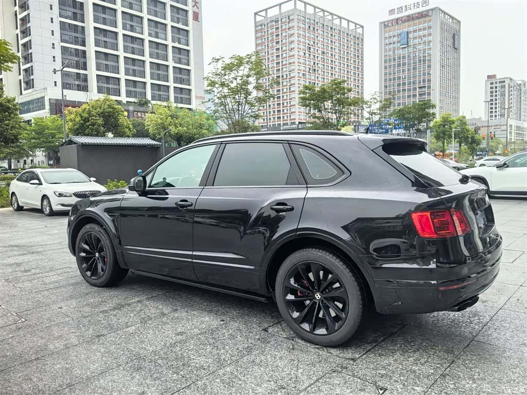 Bentley Bentayga, 2019 8