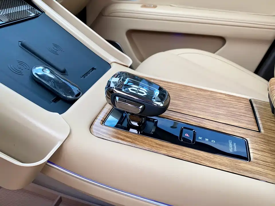 AITO Ask the world M7