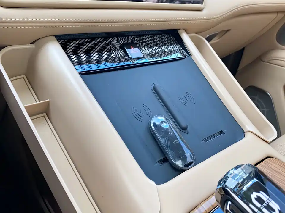 AITO Ask the world M7