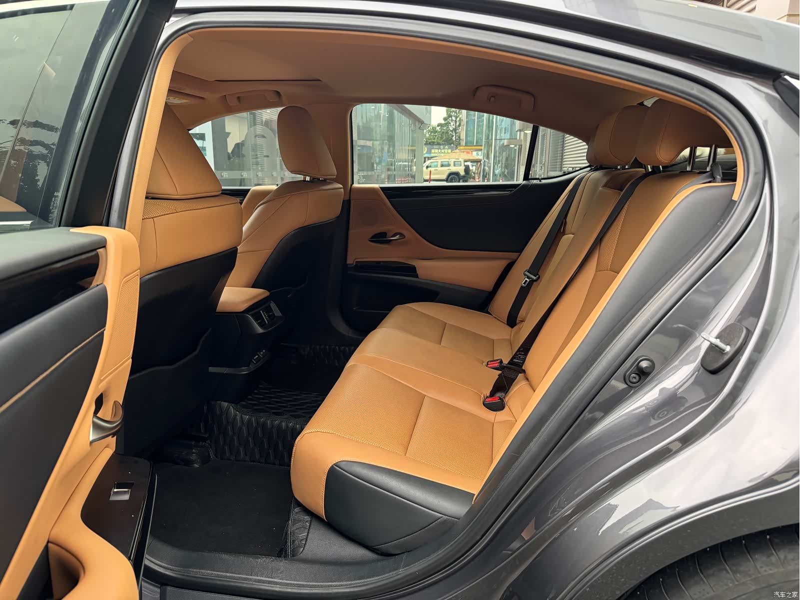 Lexus ES, 2021 все фото