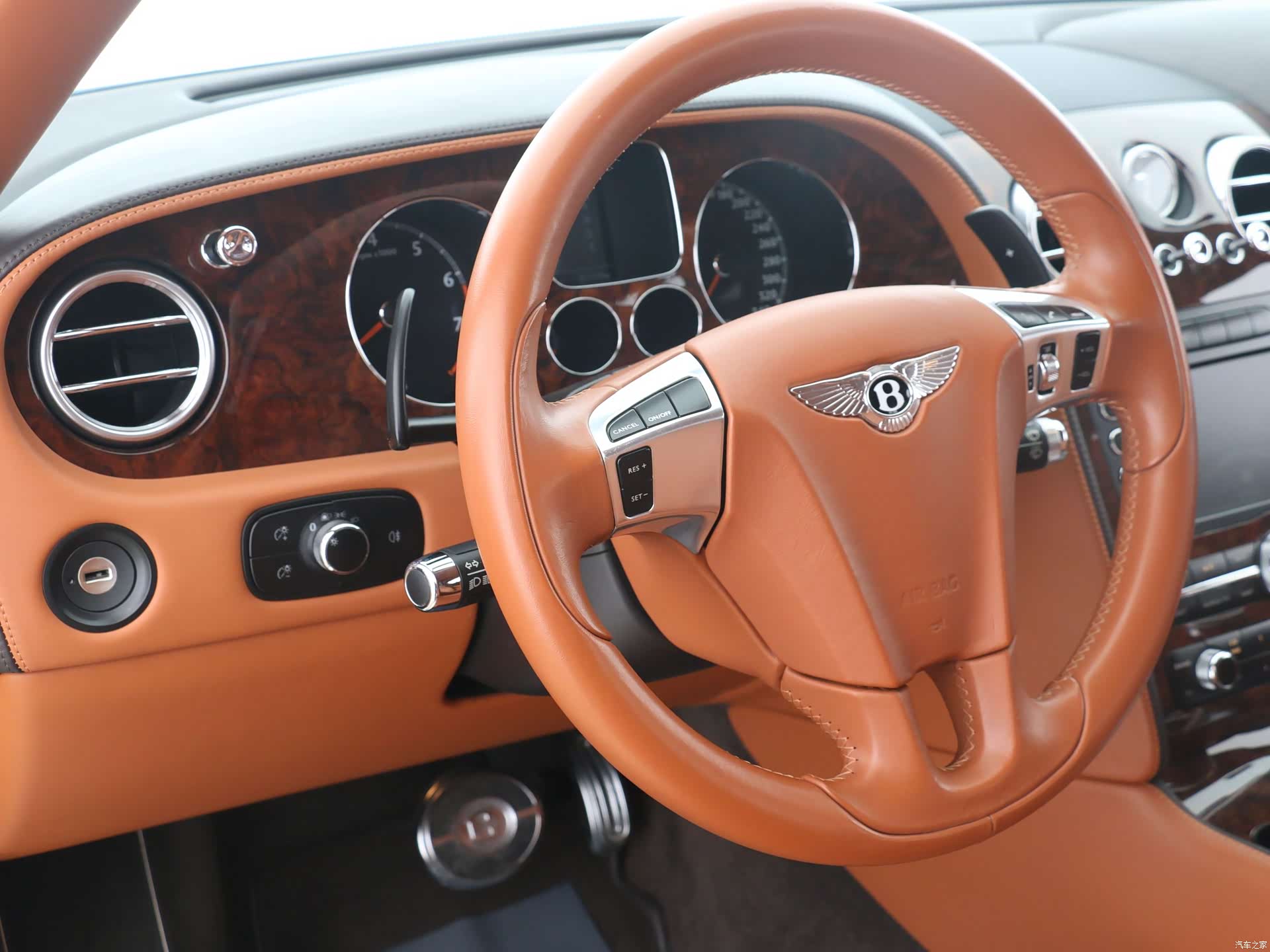 Bentley Flying Spur, 2011 4