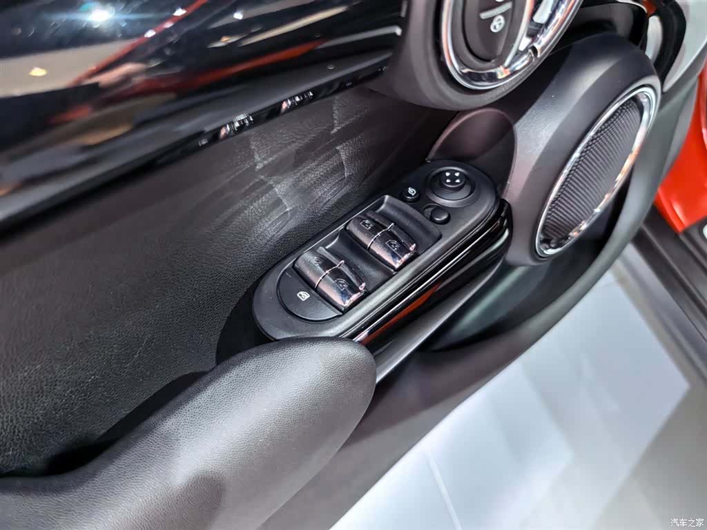 Mini ONE, 2019 16