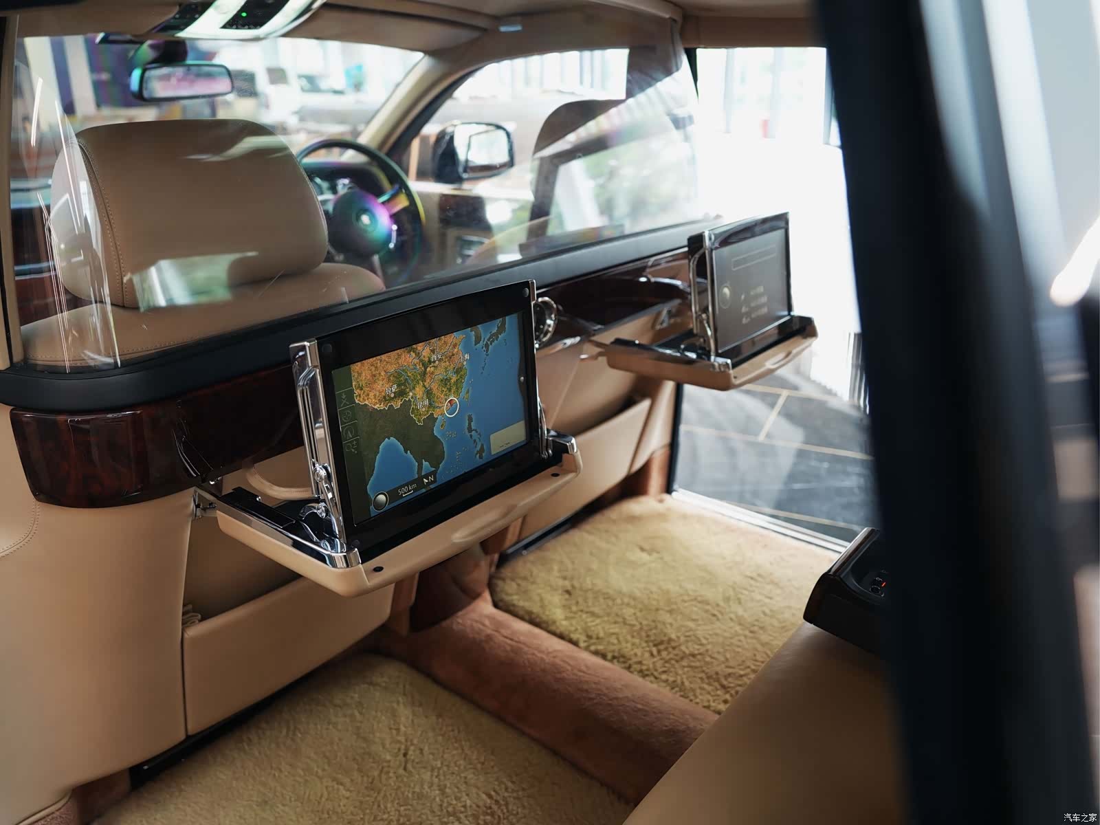 Rolls-Royce Phantom, 2017 11