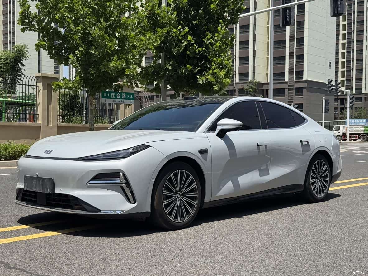 Geely 8